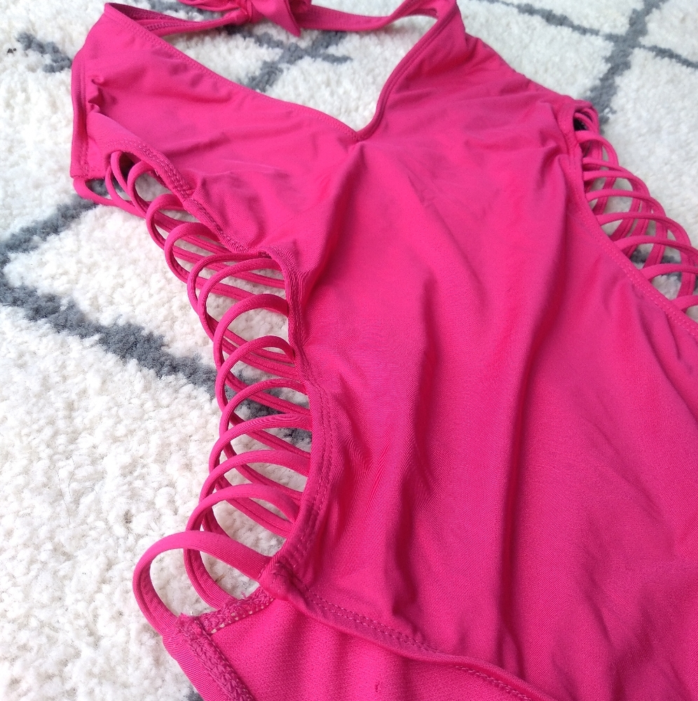 Ribbed Kenneth Cole swim suit